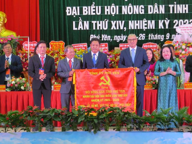 Bí thư Tỉnh ủy Phú Yên và Phó Chủ tịch BCH TƯ Hội NDVN dự, chỉ đạo Đại hội Hội Nông dân tỉnh - Ảnh 9.