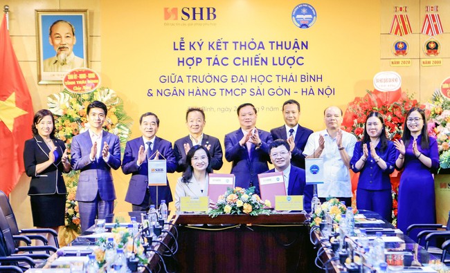 Ngày 26/9/2023, tại Hội trường Đại học Thái Bình đã diễn ra lễ ký kết Thỏa thuận hợp tác chiến lược giữa Ngân hàng SHB và trường Đại học Thái Bình.