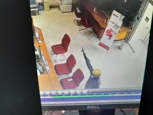 Bắt nghi phạm cướp ngân hàng ở Tiền Giang - Ảnh 2.