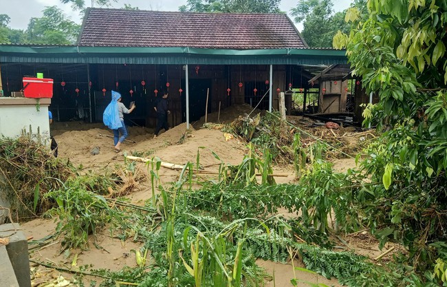 Huyện nghèo ở Nghệ An chịu thiệt hại nặng nề sau trận lũ kinh hoàng - Ảnh 8.