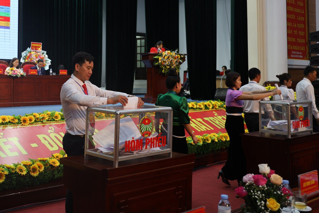Ông Nguyễn Huy Anh được tín nhiệm bầu giữ chức Chủ tịch Hội Nông dân tỉnh Sơn La - Ảnh 1.