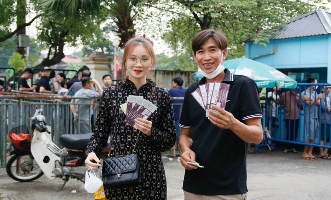 NHM Phú Thọ rồng rắn mua vé xem U23 Việt Nam đá tại sân Việt Trì - Ảnh 3.