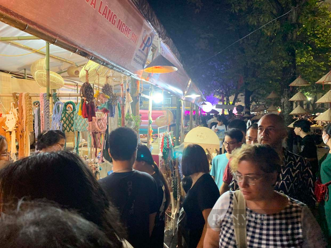 Festival Thu Hà Nội năm 2023: Khách Tây, khách ta háo hức xếp hàng nhận phở miễn phí - Ảnh 14.