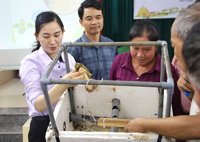 Hội Nông dân tỉnh Ninh Bình tập huấn cho hội viên, nông dân cách nuôi sâu canxi - Ảnh 2.