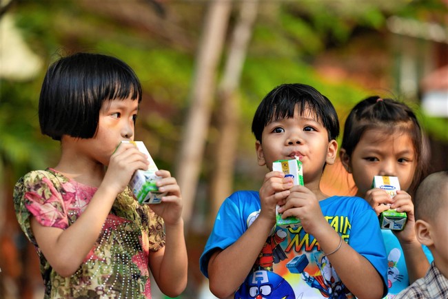 Không bị ảnh hưởng bởi giá đường tăng cao, cổ phiếu Vinamilk thậm chí sắp &quot;lên đỉnh&quot; 9 tháng - Ảnh 3.