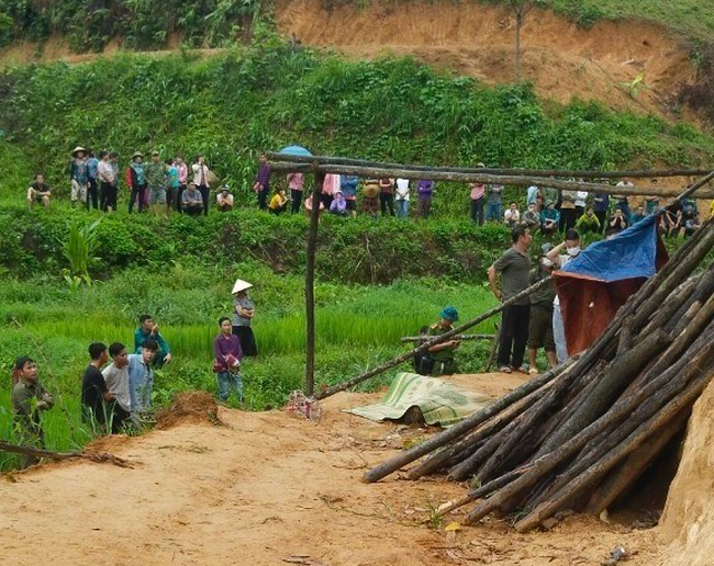 Hai vợ chồng tử vong bất thường tại Hòa Bình - Ảnh 1.