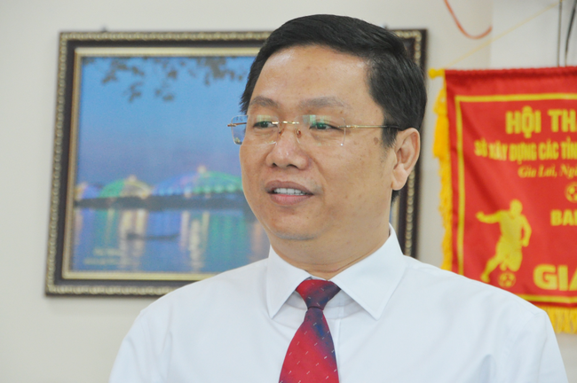 Quảng Ngãi miễn nhiệm, bầu bổ sung 3 Uỷ viên UBND; phê chuẩn chức danh lãnh đạo Hội VHNT - Ảnh 1.