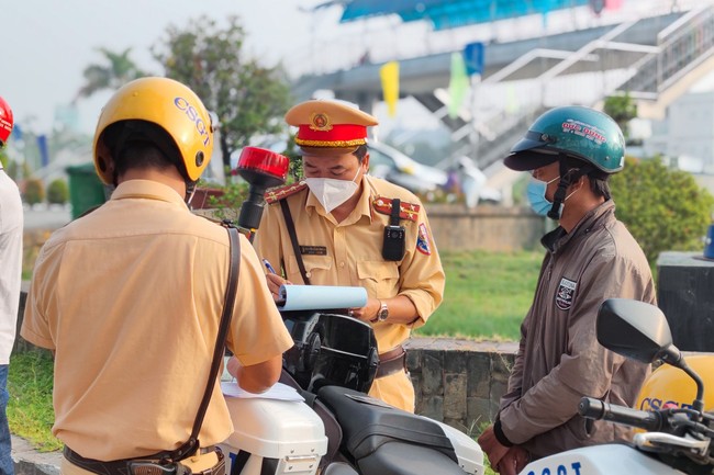 Sau định danh, đăng kiểm và giấy chứng nhận không đúng với biển số xe có bị xử lý không? - Ảnh 2.