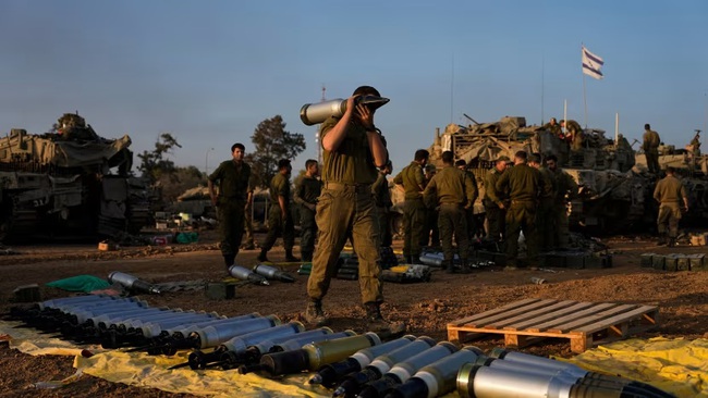 Lữ đoàn Al-Qassam của Hamas tóm gọn 'bảo bối' của Israel; Hàng nghìn binh sĩ Israel ùn ùn rút khỏi Gaza - Ảnh 2.