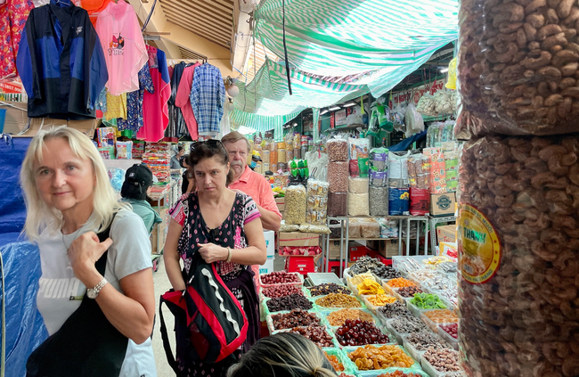 Ngôi chợ cổ lớn nhất Sài Thành hấp dẫn du khách ngoại- Ảnh 2.