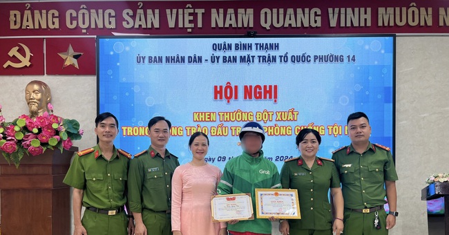 Nhận đơn hàng "siêu tốc", nam tài xế xe công nghệ chở thẳng vào trụ sở công an, lòi ra ma túy- Ảnh 1.