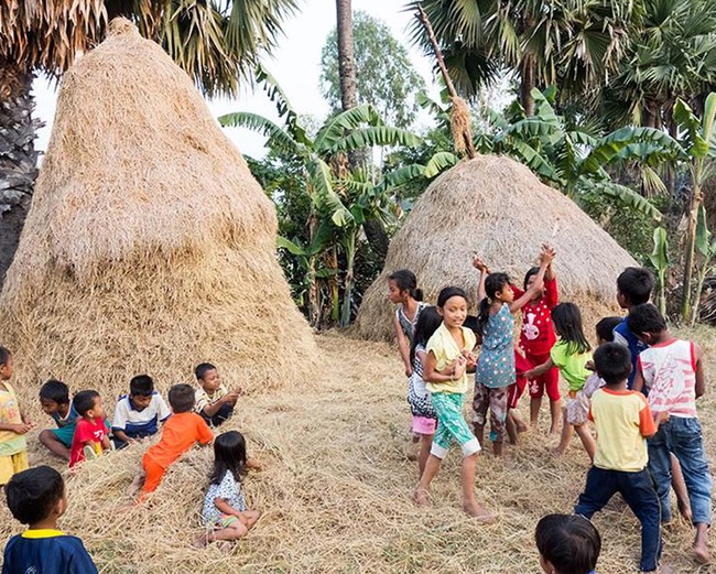 Kể chuyện làng: Rơm quê mùa đông- Ảnh 1.