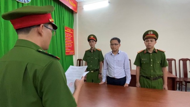TIN NÓNG 24 GIỜ QUA: Bắt ông Nguyễn Công Khế; bắt kẻ nổ súng bắn trả lực lượng chức năng- Ảnh 3.