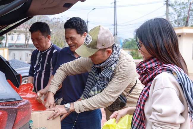 Gói yêu thương, gieo hạt nắng cho mùa tết vùng cao- Ảnh 1.