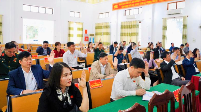 Phó chủ tịch UBND huyện ở Nghệ An bị miễn nhiệm vì có trên 50% phiếu tín nhiệm thấp- Ảnh 2.