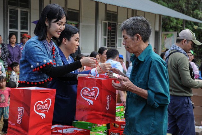 “Phiên Chợ 0 đồng": Yêu thương làm quà, xuân đến bản cao- Ảnh 22.