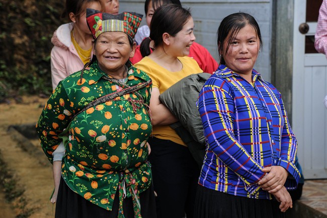 “Phiên Chợ 0 đồng": Yêu thương làm quà, xuân đến bản cao- Ảnh 1.