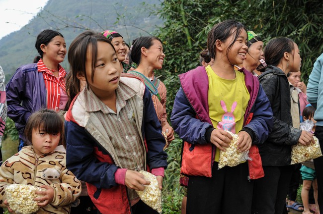 “Phiên Chợ 0 đồng": Yêu thương làm quà, xuân đến bản cao- Ảnh 11.