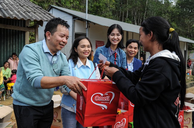 “Phiên Chợ 0 đồng": Yêu thương làm quà, xuân đến bản cao- Ảnh 19.