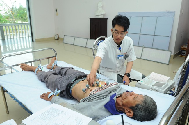 Tầm soát ung thư phổi và các bệnh lý về phổi miễn phí cho người dân tỉnh Thừa Thiên Huế - Ảnh 2.