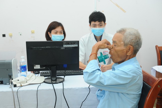 Tầm soát ung thư phổi và các bệnh lý về phổi miễn phí cho người dân tỉnh Thừa Thiên Huế - Ảnh 1.