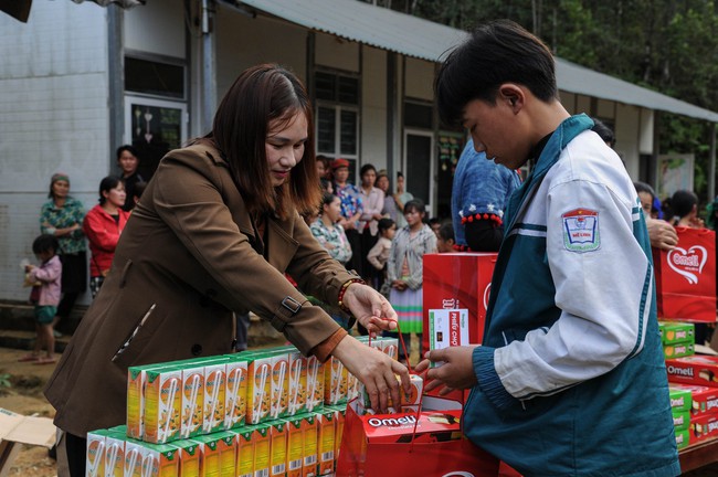 “Phiên Chợ 0 đồng": Yêu thương làm quà, xuân đến bản cao- Ảnh 21.