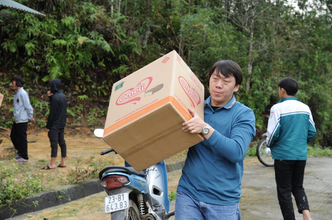 “Phiên Chợ 0 đồng": Yêu thương làm quà, xuân đến bản cao- Ảnh 6.