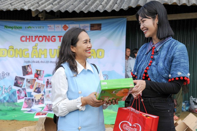 “Phiên Chợ 0 đồng": Yêu thương làm quà, xuân đến bản cao- Ảnh 4.