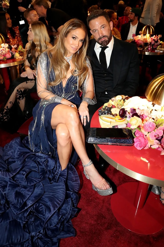 Vừa đầu năm, vợ chồng Jennifer Lopez và Ben Affleck đã... cãi nhau - Ảnh 8.