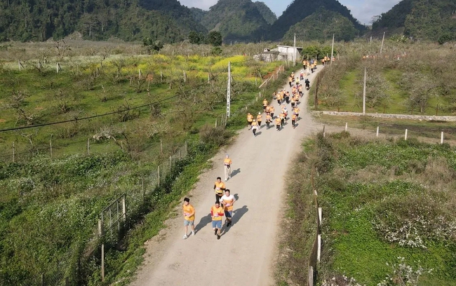 Hơn 4.000 vận động viên tranh tài tại Giải chạy Marathon đường mòn Việt Nam năm 2024 - Ảnh 2.