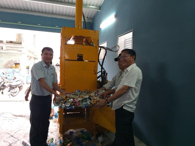 "Chuyện lạ" tại Bình Định: Nhặt rác ở biển… mang về bờ- Ảnh 3.