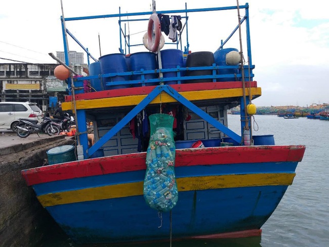 "Chuyện lạ" tại Bình Định: Nhặt rác ở biển… mang về bờ- Ảnh 4.