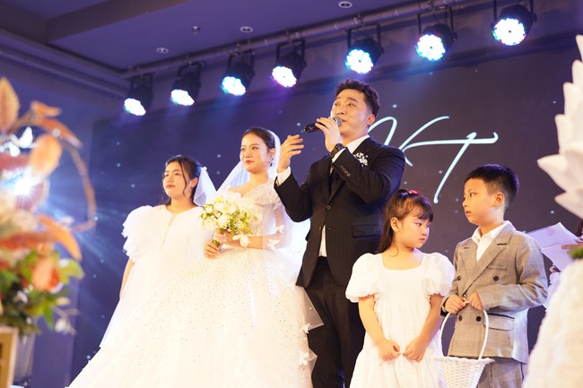 Đám cưới Yanbi - Trang Abby: Mẹ giọng ca "Thu cuối" đi xe lăn lên lễ đường, trao sính lễ cho con dâu- Ảnh 13.