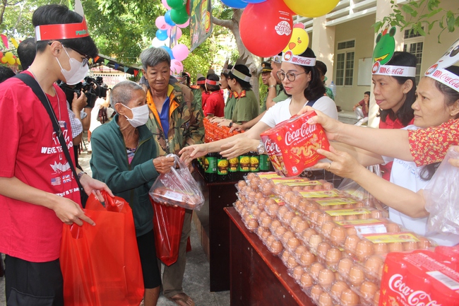 Ấm áp phiên chợ Tết 0 đồng cho người nghèo tại Ninh Thuận- Ảnh 9.