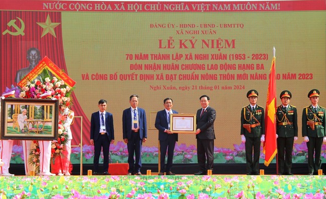 Chủ tịch Quốc hội Vương Đình Huệ dự kỷ niệm 70 năm thành lập xã Nghi Xuân, đón danh hiệu NTM nâng cao- Ảnh 1.