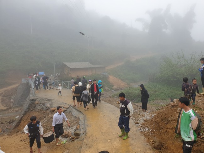 Huyện vùng cao Phù Yên khánh thành cầu dân sinh vượt lũ- Ảnh 2.