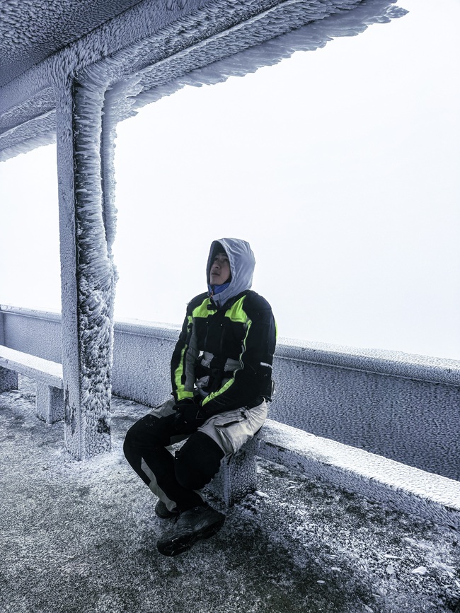 Giới trẻ vượt hàng trăm kilomet, mặc 5 lớp áo đi săn băng tuyết ở Mẫu Sơn- Ảnh 11.
