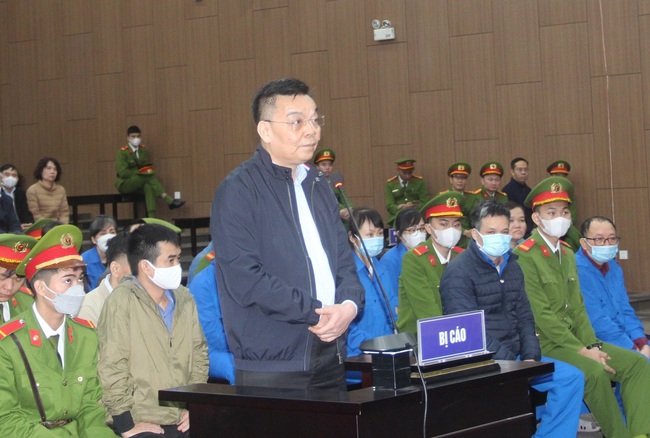Xét xử vụ Việt Á: Cựu Bộ trưởng Chu Ngọc Anh nói quên trả 200.000 USD cho Phan Quốc Việt vì “bận chống dịch”- Ảnh 1.