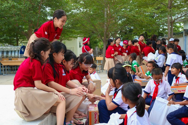 Trường Hội nhập Quốc tế iSchool Ninh Thuận mang quà Tết đến học sinh nghèo miền núi- Ảnh 9.