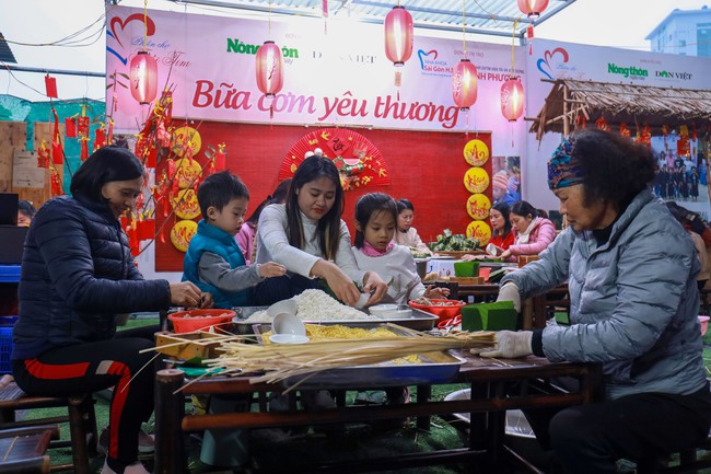 Chương trình "Bánh chưng xanh, Tết an lành": 1.500 chiếc bánh chưng được "ra lò" trong vòng 24 giờ- Ảnh 4.