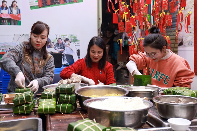 Chương trình "Bánh chưng xanh, Tết an lành": 1.500 chiếc bánh chưng được "ra lò" trong vòng 24 giờ- Ảnh 7.