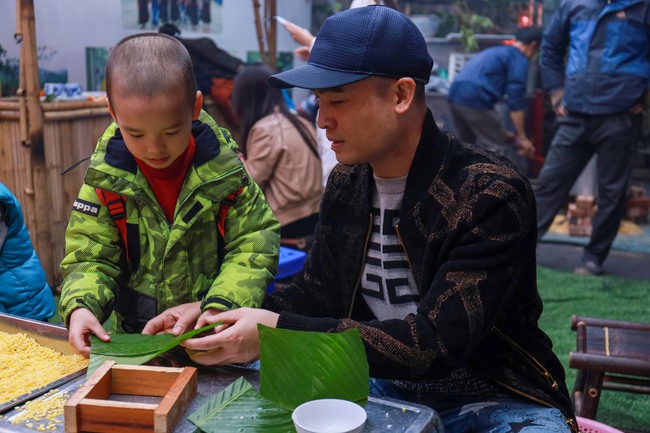 Chương trình "Bánh chưng xanh, Tết an lành": 1.500 chiếc bánh chưng được "ra lò" trong vòng 24 giờ- Ảnh 13.