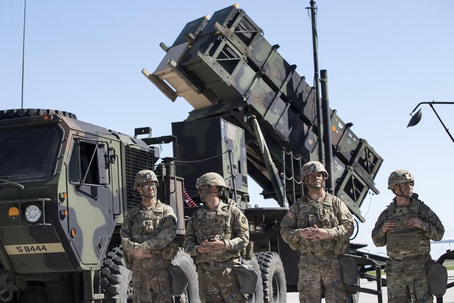 NATO gấp rút mua 1.000 tên lửa Patriot vì tình huống khẩn cấp- Ảnh 1.