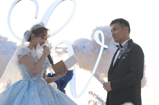 Hồ Hoài Anh, Mai Phương Thúy và loạt sao Việt đình đám xuất hiện trong hôn lễ của Thanh Vân Hugo- Ảnh 3.