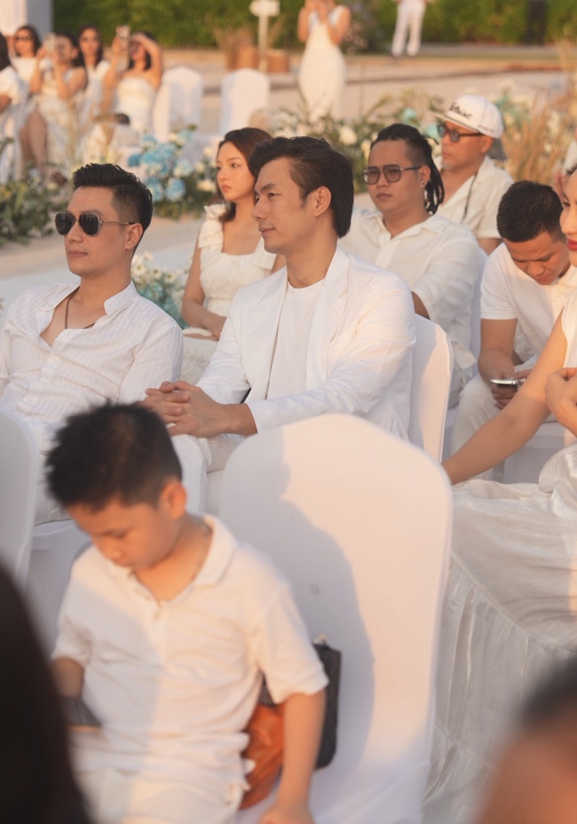 Hồ Hoài Anh, Mai Phương Thúy và loạt sao Việt đình đám xuất hiện trong hôn lễ của Thanh Vân Hugo- Ảnh 8.