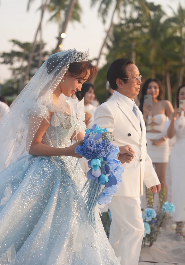 Hồ Hoài Anh, Mai Phương Thúy và loạt sao Việt đình đám xuất hiện trong hôn lễ của Thanh Vân Hugo- Ảnh 2.