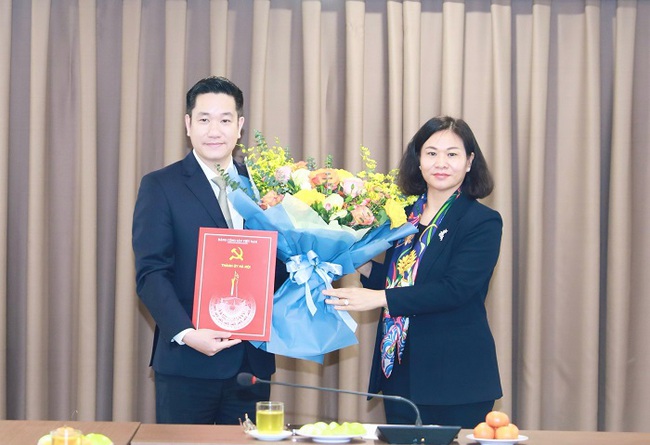 Hà Nội trao quyết định bổ nhiệm Phó Trưởng ban Ban Tuyên giáo Thành ủy cho ông Nguyễn Huy Cường- Ảnh 1.