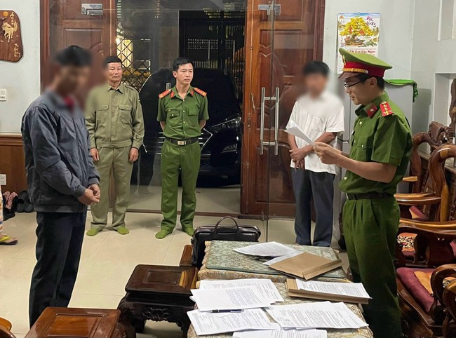 Nguyên Trưởng phòng Giáo dục và Đào tạo ở Đắk Nông bị khởi tố vì gian lận trong đấu thầu- Ảnh 1.