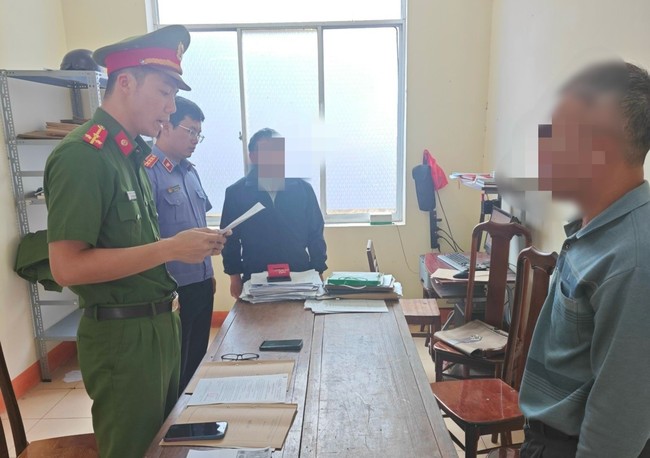 Nguyên Trưởng phòng Giáo dục và Đào tạo ở Đắk Nông bị khởi tố vì gian lận trong đấu thầu- Ảnh 2.