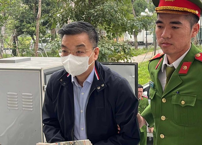 Nhận 200.000 USD, cựu Bộ trưởng Chu Ngọc Anh bị đề nghị 3 - 4 năm tù, ông Nguyễn Thanh Long từ 19-20 năm tù- Ảnh 1.
